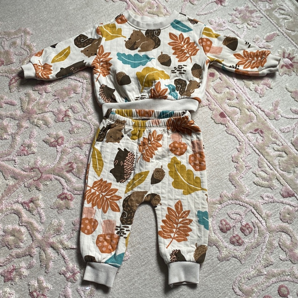 Old Navy baby jogger suit. 6-12 months. Fall